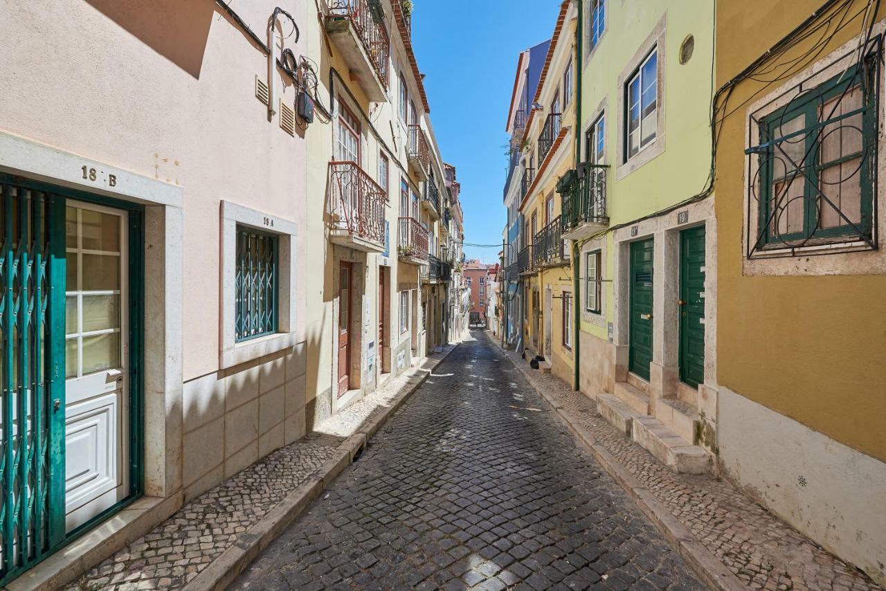 Cozy Apartment In Historic Center With Terrace Lisbon Bagian luar foto