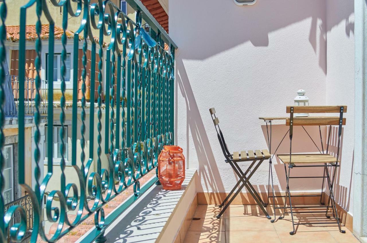 Cozy Apartment In Historic Center With Terrace Lisbon Bagian luar foto
