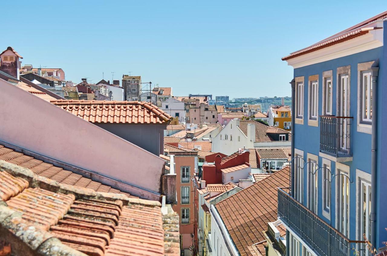 Cozy Apartment In Historic Center With Terrace Lisbon Bagian luar foto