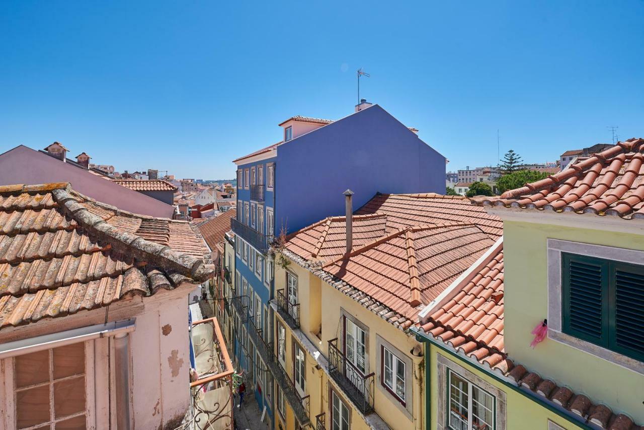 Cozy Apartment In Historic Center With Terrace Lisbon Bagian luar foto