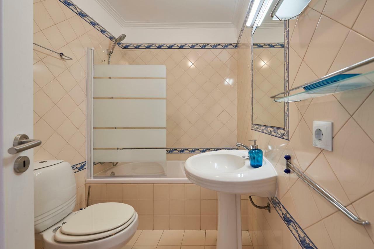 Cozy Apartment In Historic Center With Terrace Lisbon Bagian luar foto