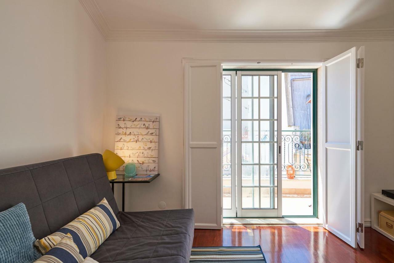 Cozy Apartment In Historic Center With Terrace Lisbon Bagian luar foto