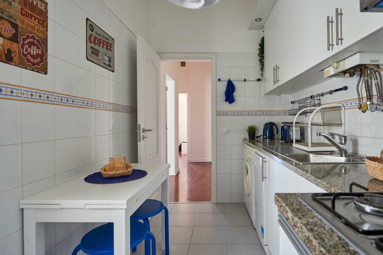 Cozy Apartment In Historic Center With Terrace Lisbon Bagian luar foto