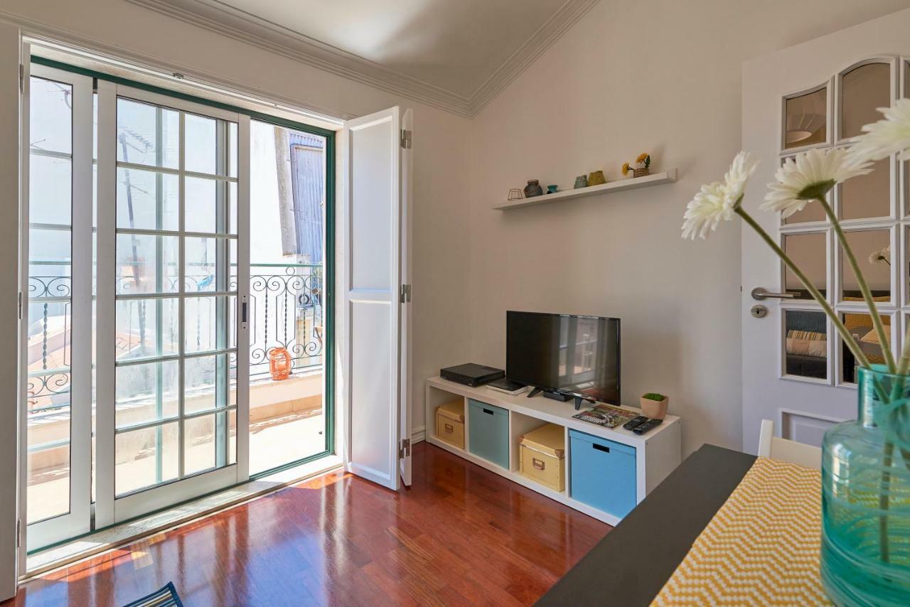 Cozy Apartment In Historic Center With Terrace Lisbon Bagian luar foto