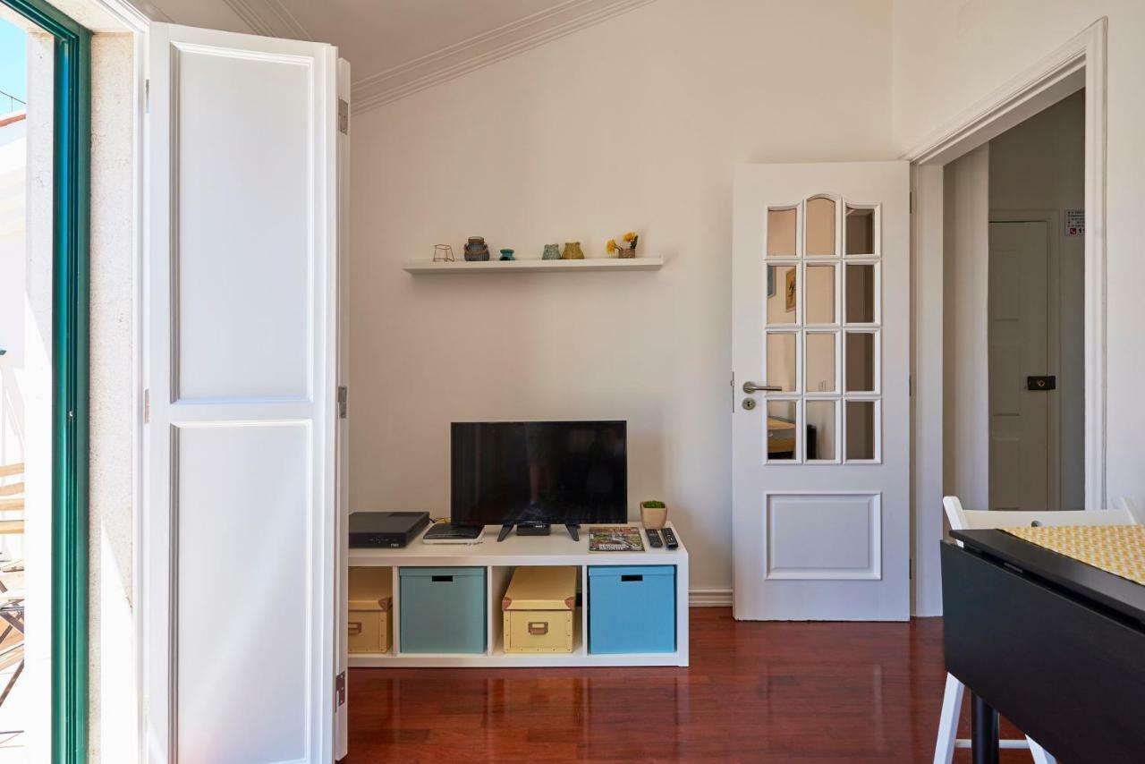 Cozy Apartment In Historic Center With Terrace Lisbon Bagian luar foto